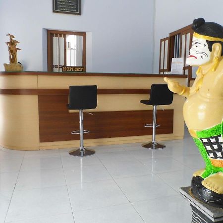 Hotel Ilhami Blitar ภายนอก รูปภาพ