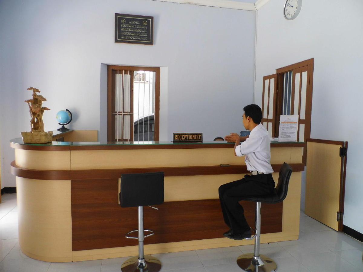 Hotel Ilhami Blitar ภายนอก รูปภาพ