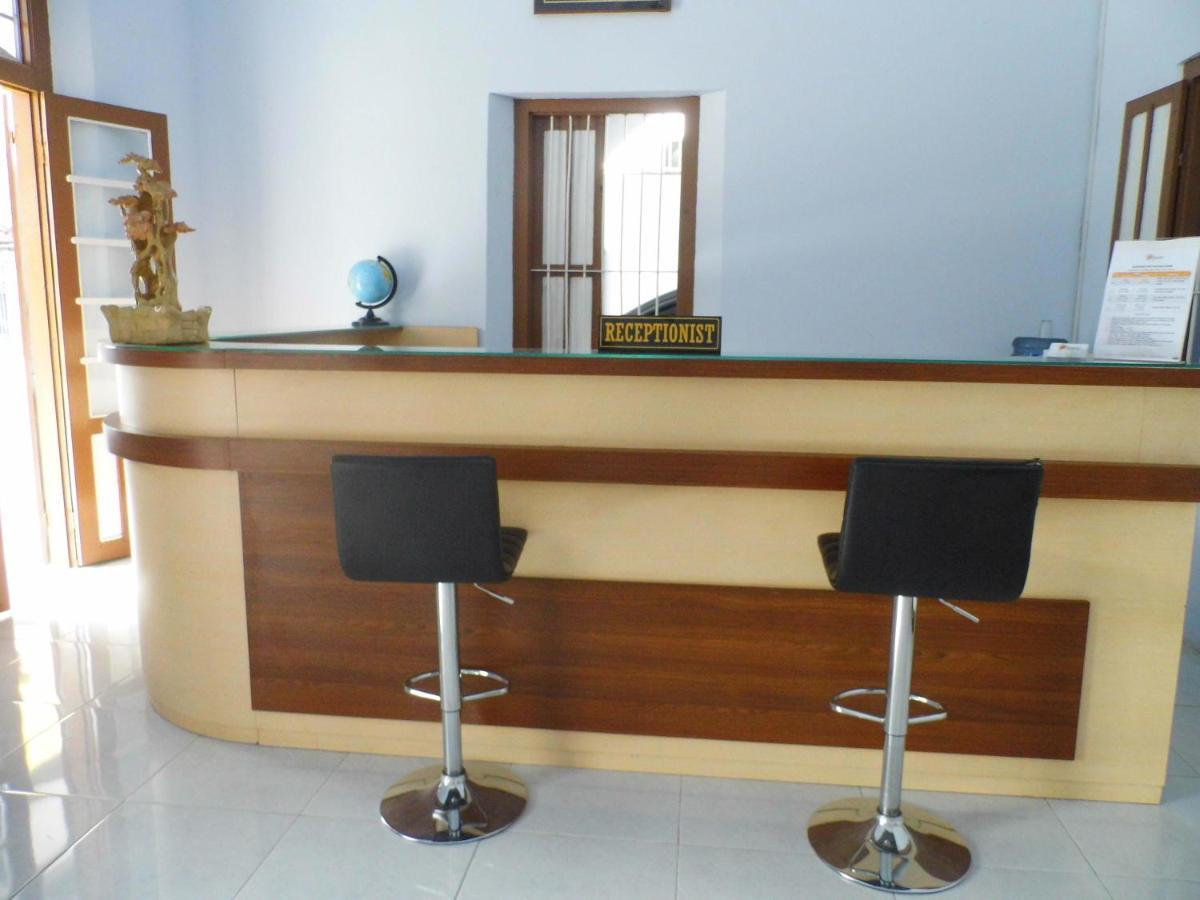 Hotel Ilhami Blitar ภายนอก รูปภาพ