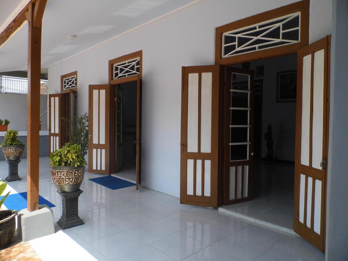 Hotel Ilhami Blitar ภายนอก รูปภาพ