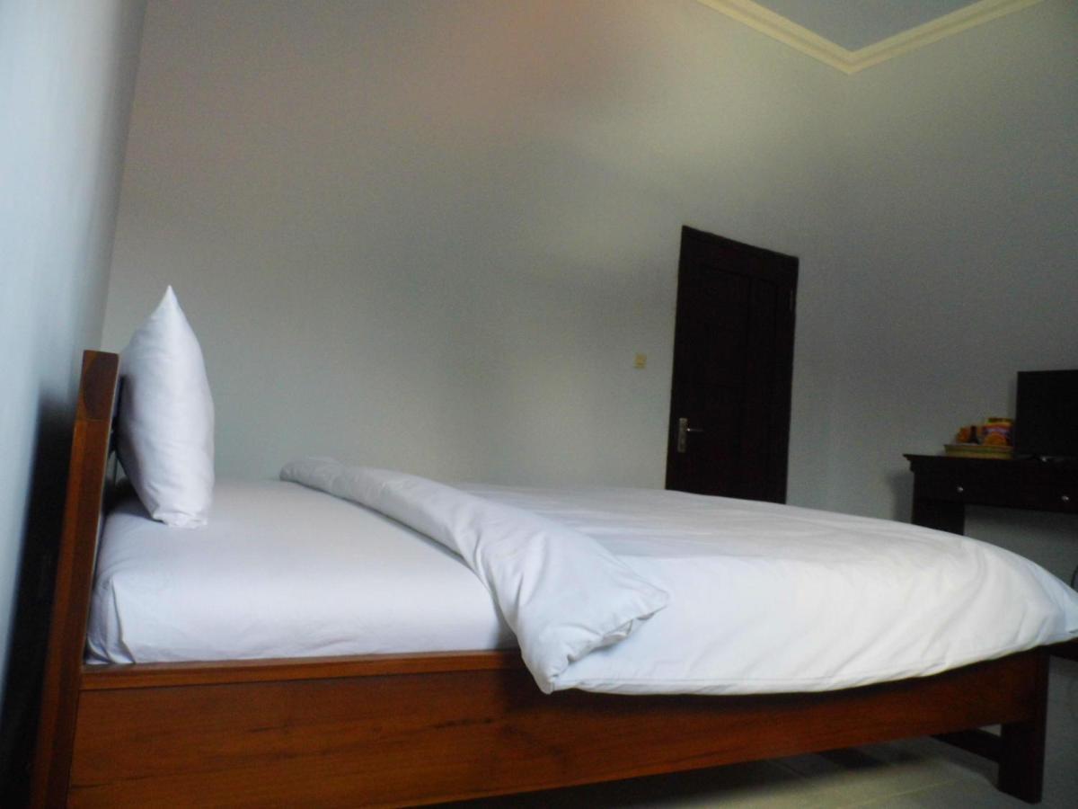 Hotel Ilhami Blitar ภายนอก รูปภาพ