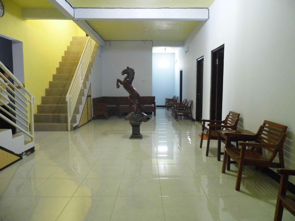 Hotel Ilhami Blitar ภายนอก รูปภาพ