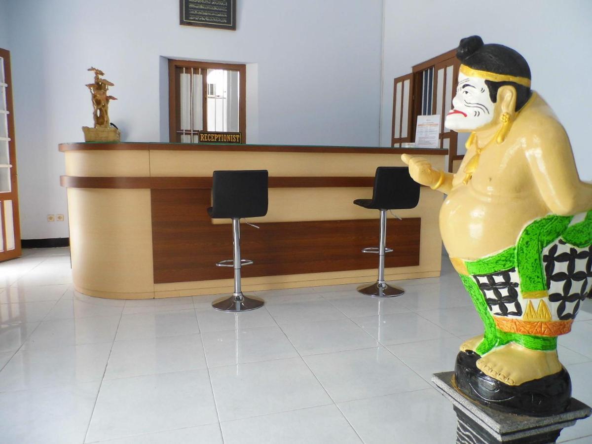 Hotel Ilhami Blitar ภายนอก รูปภาพ