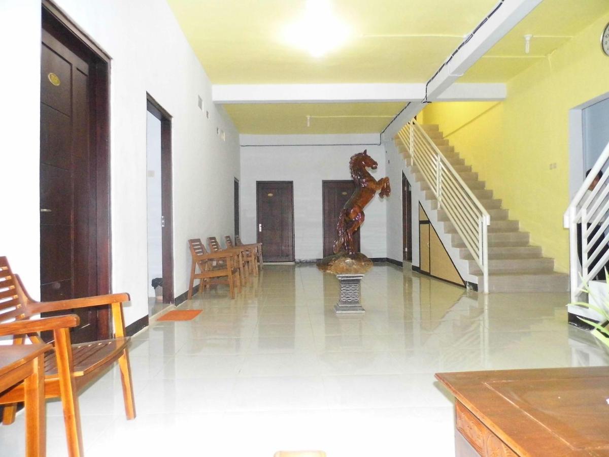 Hotel Ilhami Blitar ภายนอก รูปภาพ